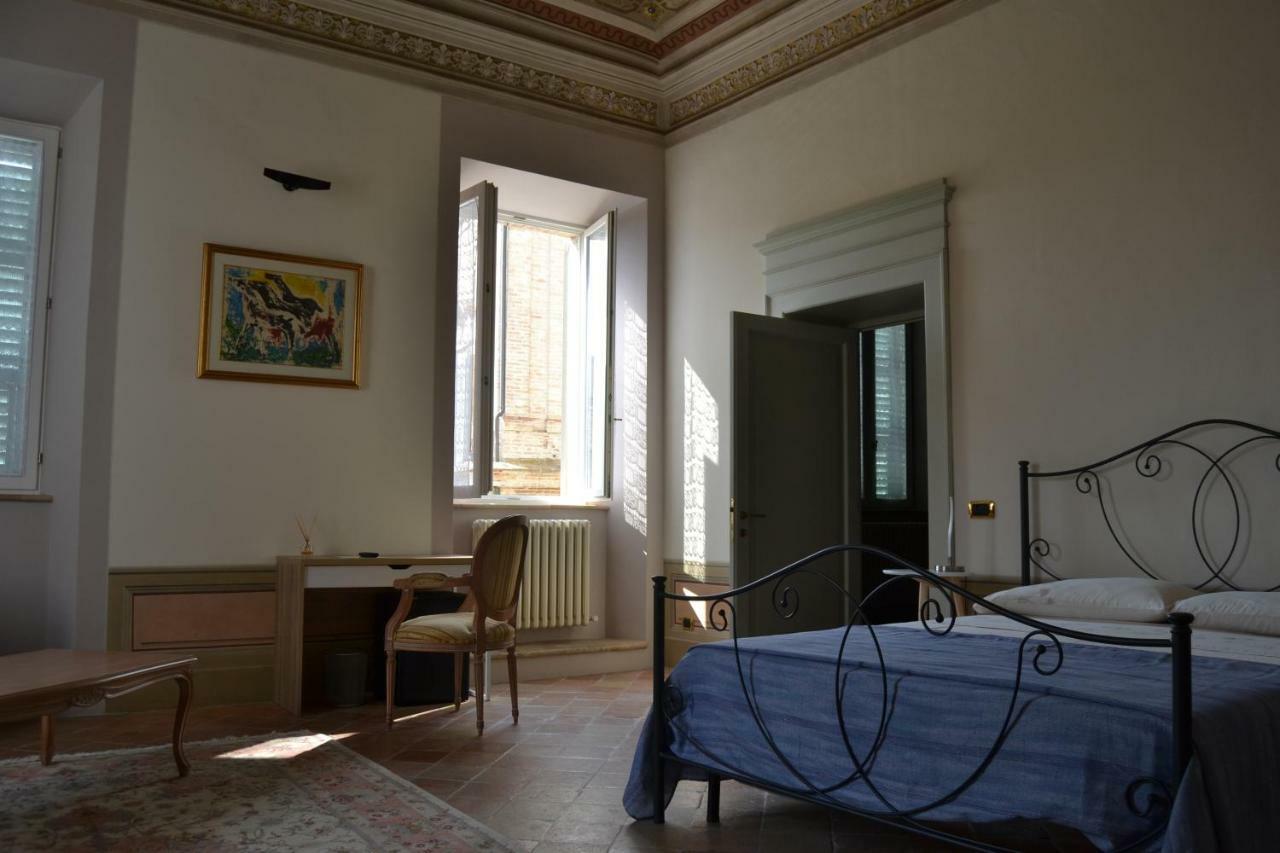 Palazzo Roberti Hotel Monte San Giusto Eksteriør billede